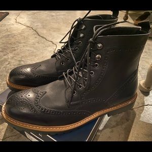 Hello Poshers! Wingtip boots